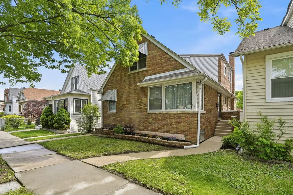 2705 North Monitor Avenue Chicago IL 60639