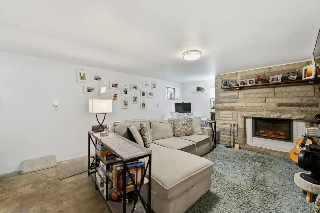 2705 North Monitor Avenue Chicago IL 60639