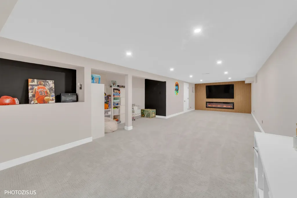 302 Goodridge Terrace Roselle IL 60172