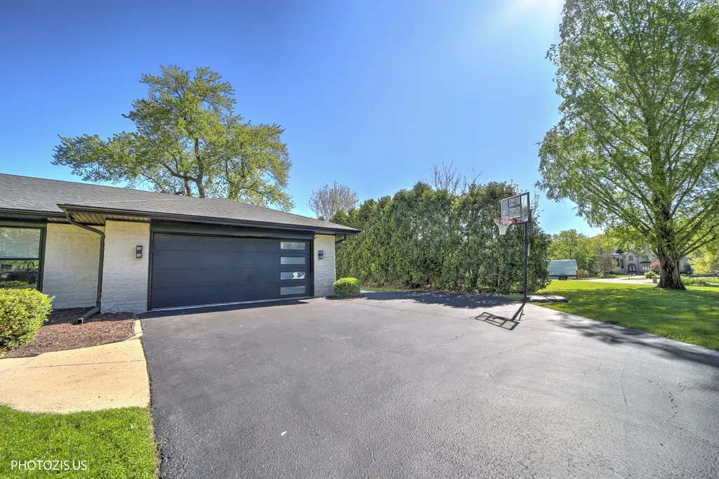 302 Goodridge Terrace Roselle IL 60172