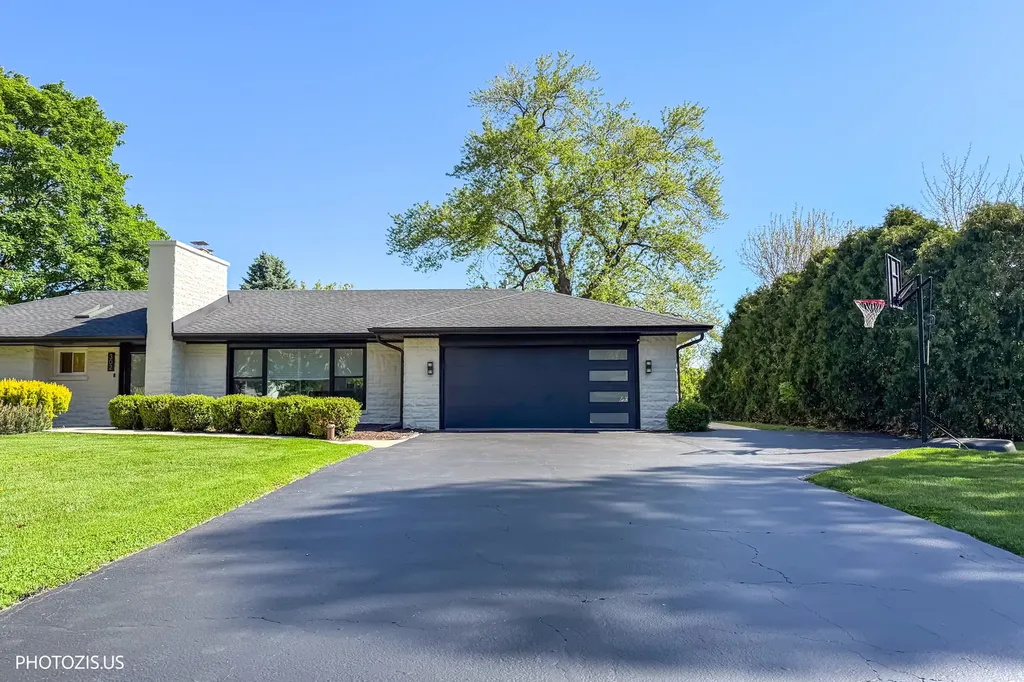 302 Goodridge Terrace Roselle IL 60172