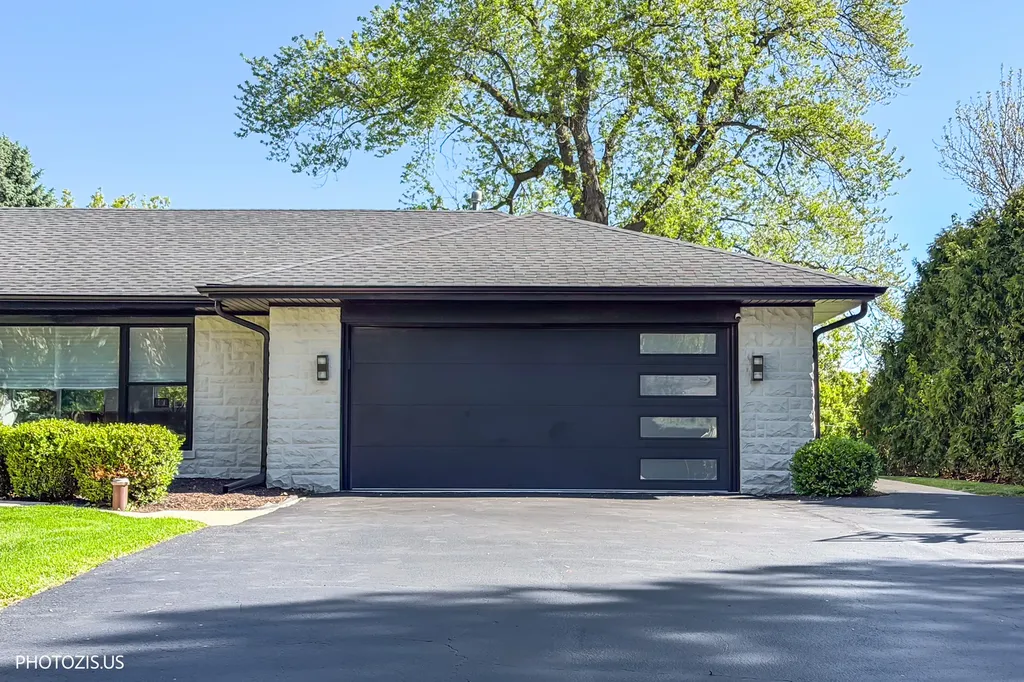 302 Goodridge Terrace Roselle IL 60172