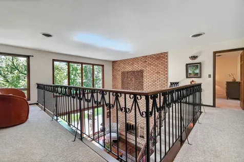 5017 Brookview Road Rockford IL 61107