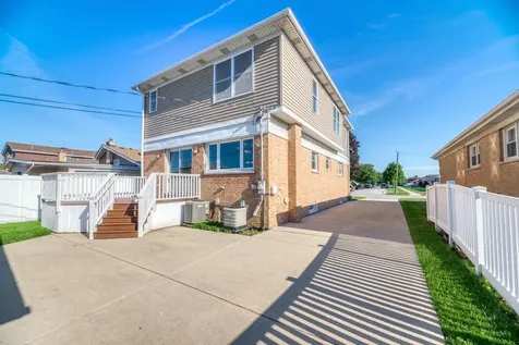 9956 Ivanhoe Avenue Schiller Park IL 60176
