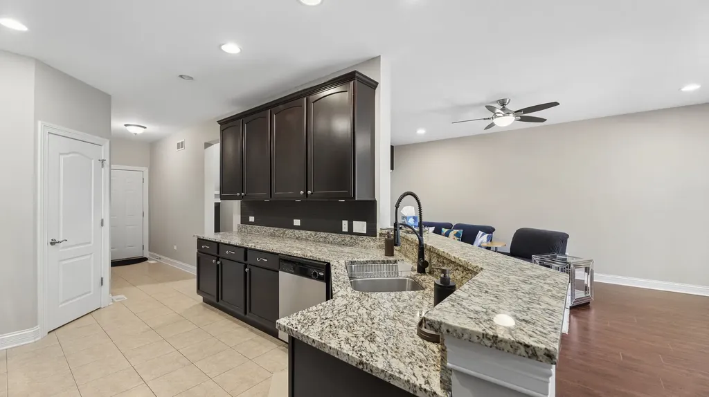 2466 Nicola Court Addison IL 60101