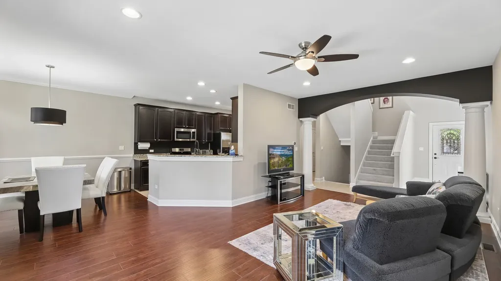 2466 Nicola Court Addison IL 60101
