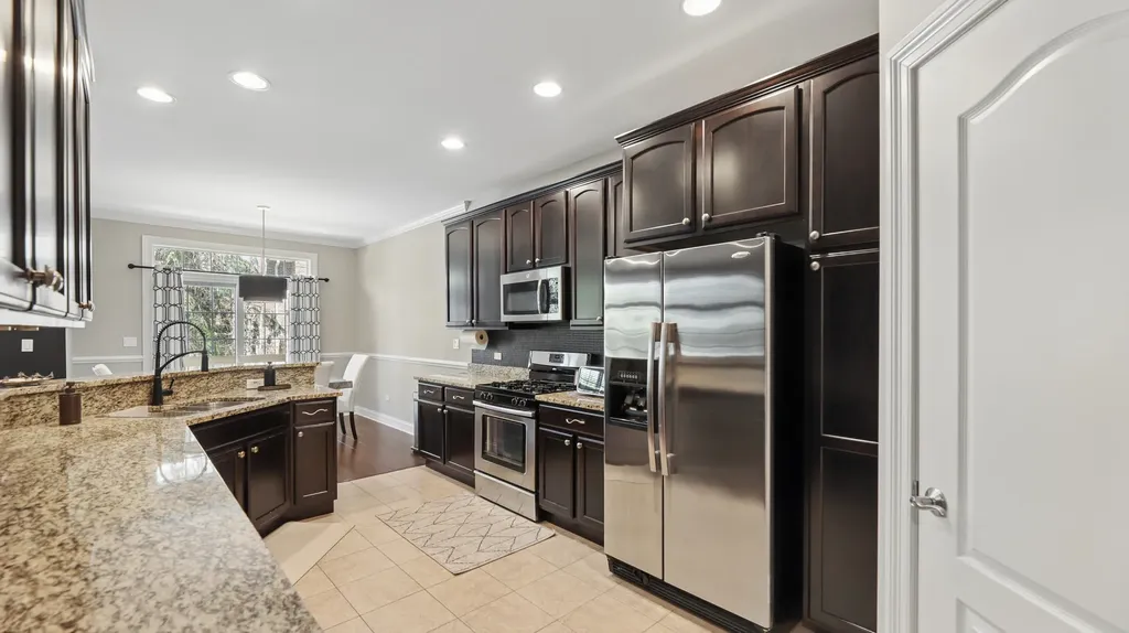 2466 Nicola Court Addison IL 60101