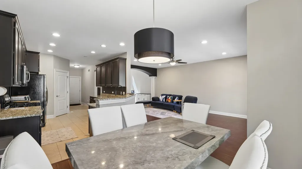 2466 Nicola Court Addison IL 60101