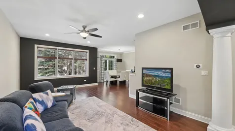 2466 Nicola Court Addison IL 60101