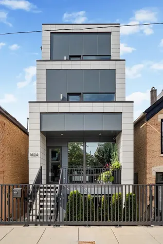 1624 West Pierce Avenue Chicago IL 60622