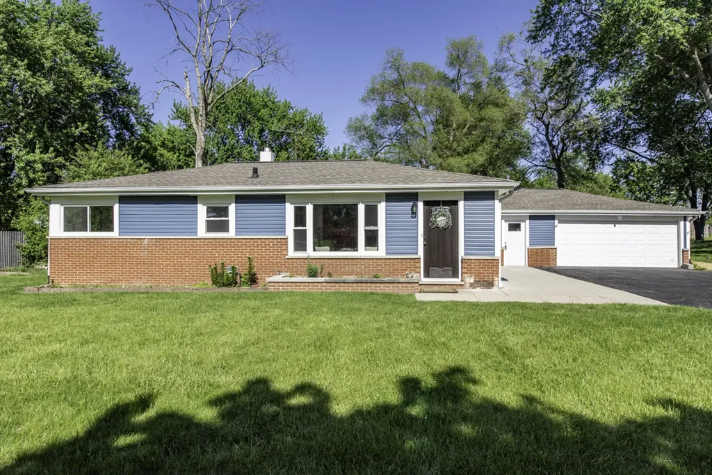 37155 North Shirley Drive Gurnee IL 60031