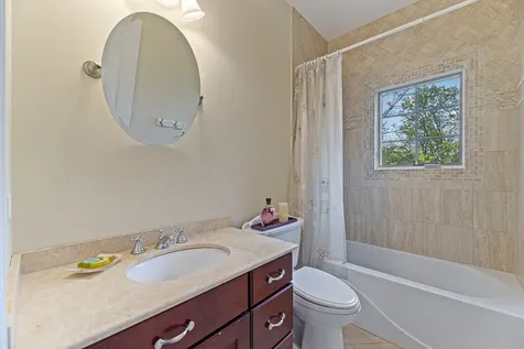 3219 University Avenue Highland Park IL 60035