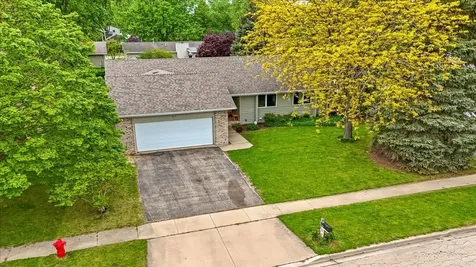 915 South 8th Street Dekalb IL 60115
