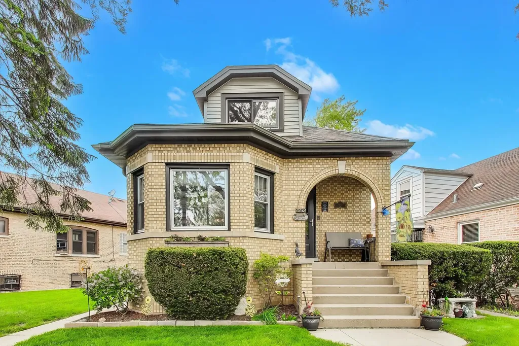 6732 West Rascher Avenue Chicago IL 60656