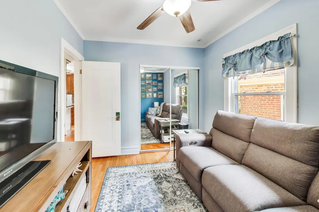6732 West Rascher Avenue Chicago IL 60656