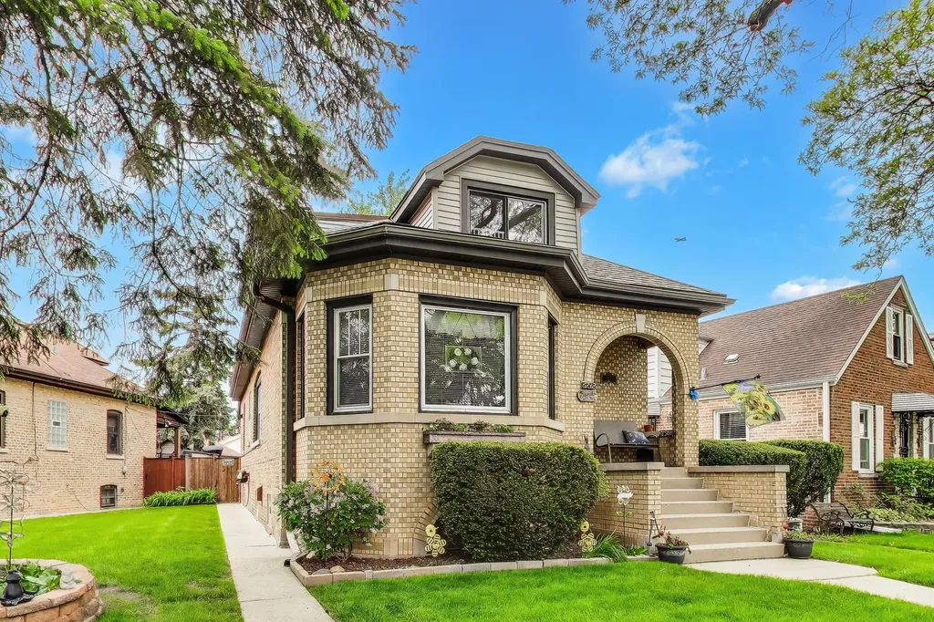 6732 West Rascher Avenue Chicago IL 60656