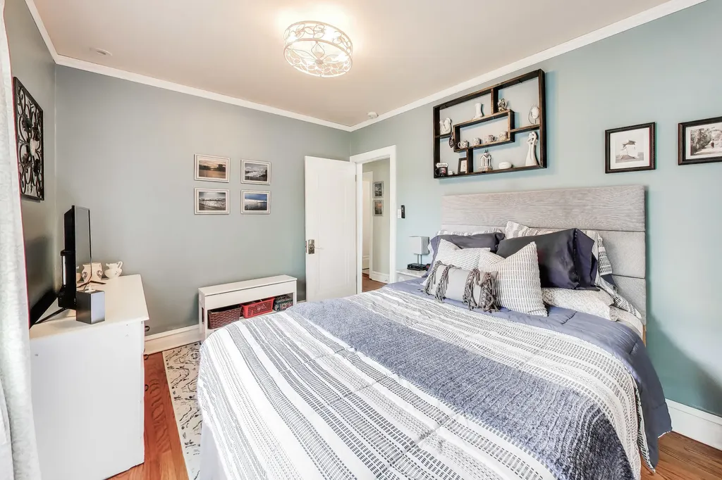 6732 West Rascher Avenue Chicago IL 60656