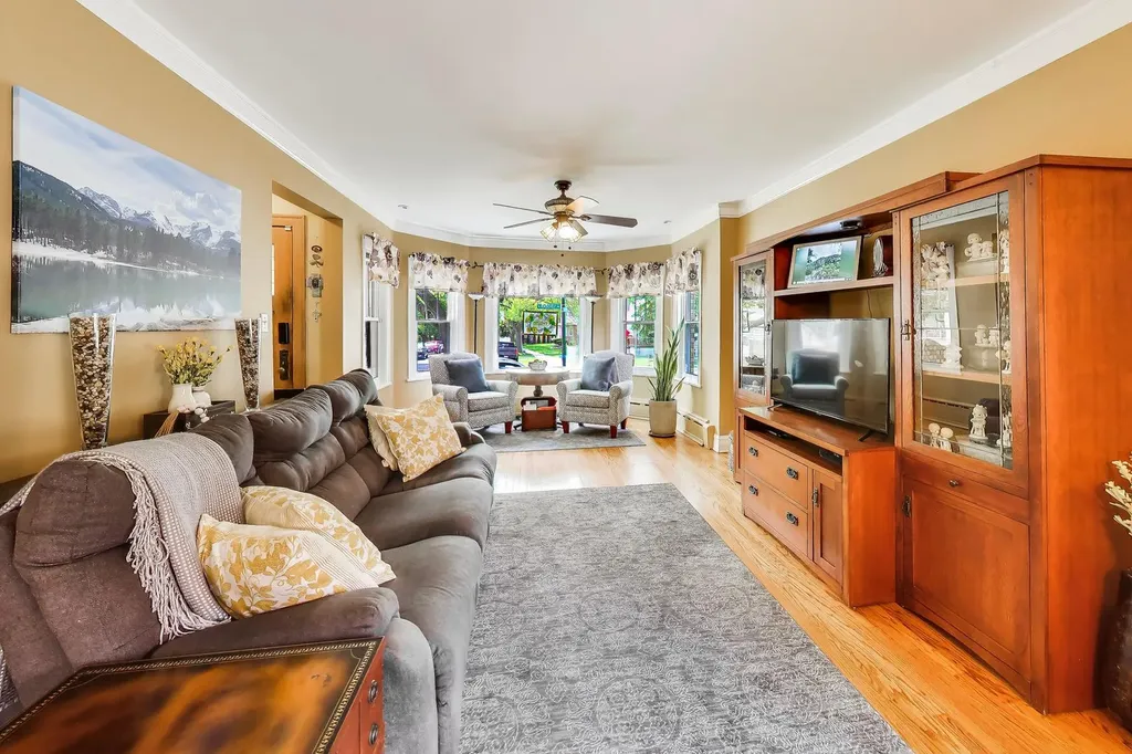 6732 West Rascher Avenue Chicago IL 60656