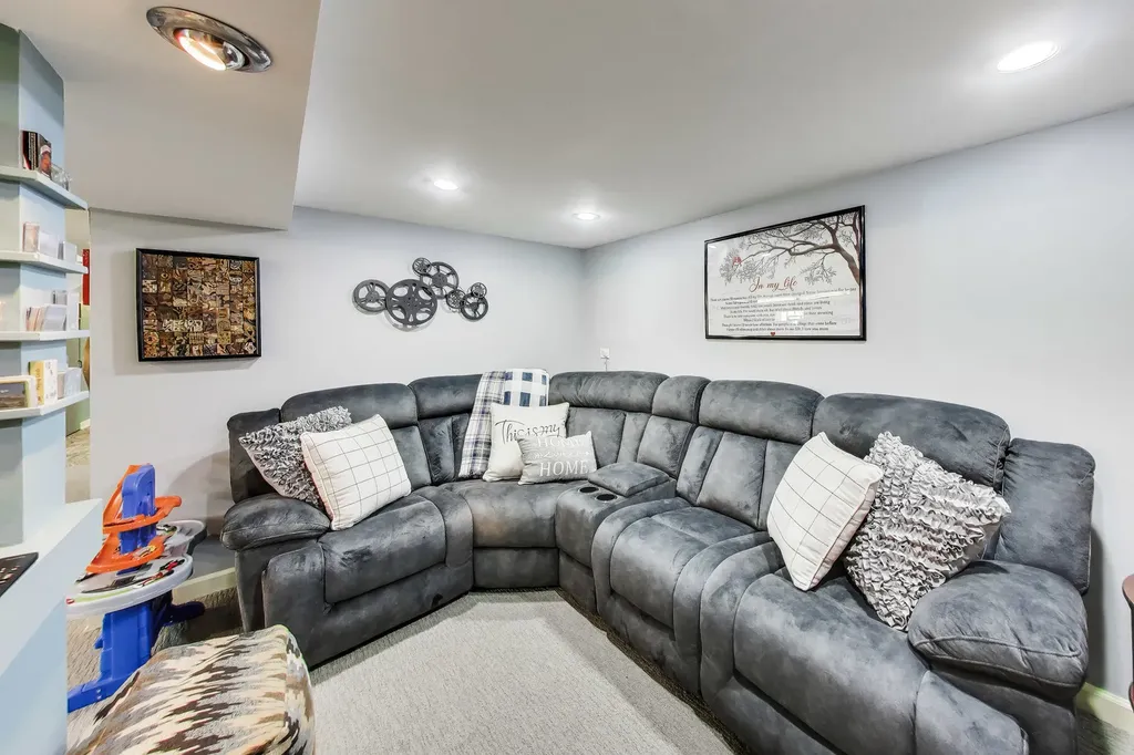 6732 West Rascher Avenue Chicago IL 60656