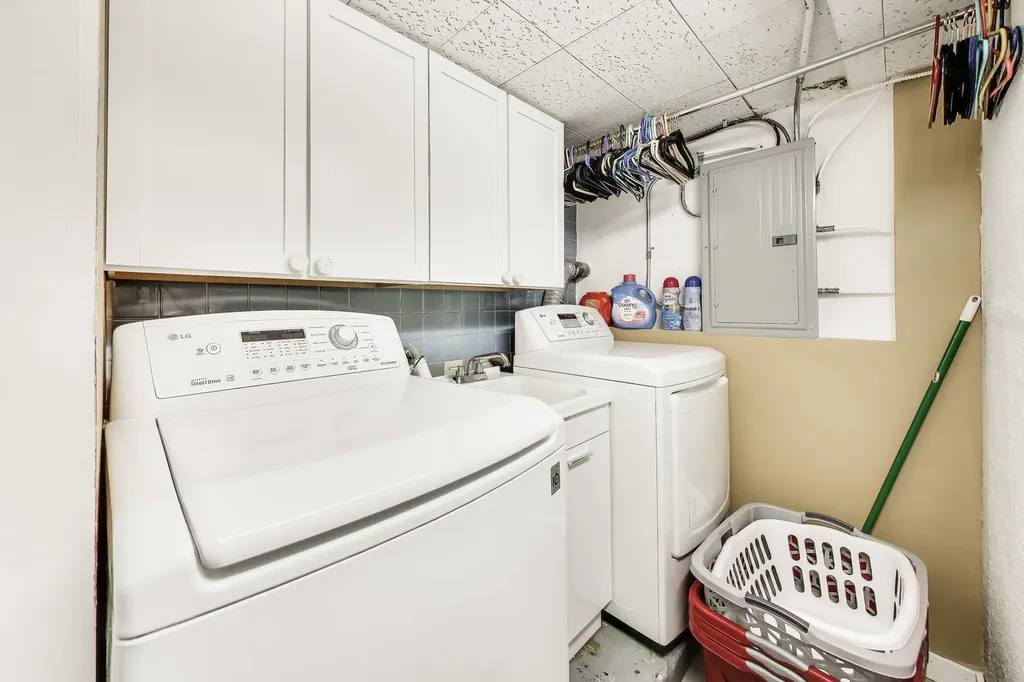6732 West Rascher Avenue Chicago IL 60656