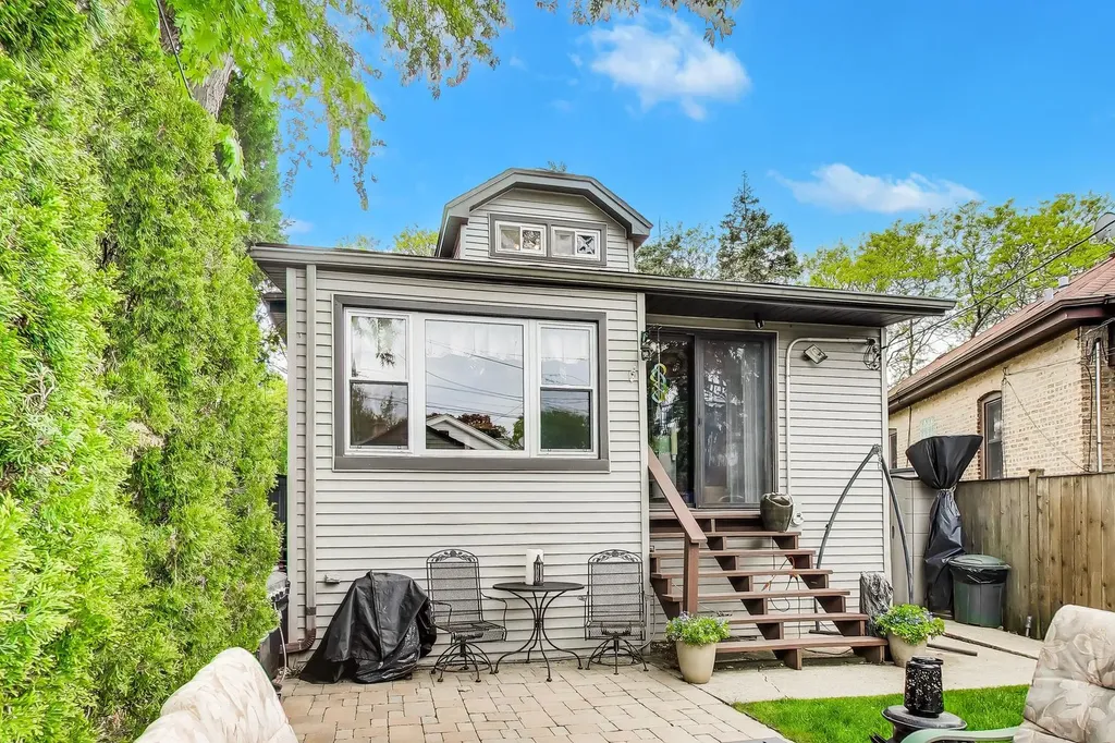 6732 West Rascher Avenue Chicago IL 60656