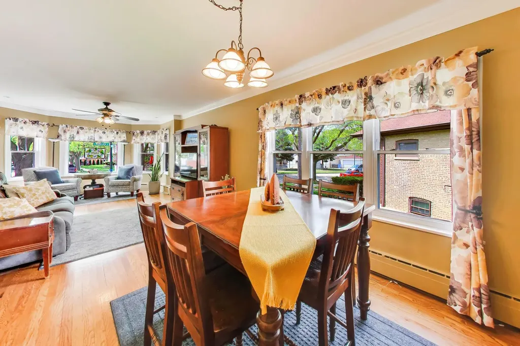 6732 West Rascher Avenue Chicago IL 60656