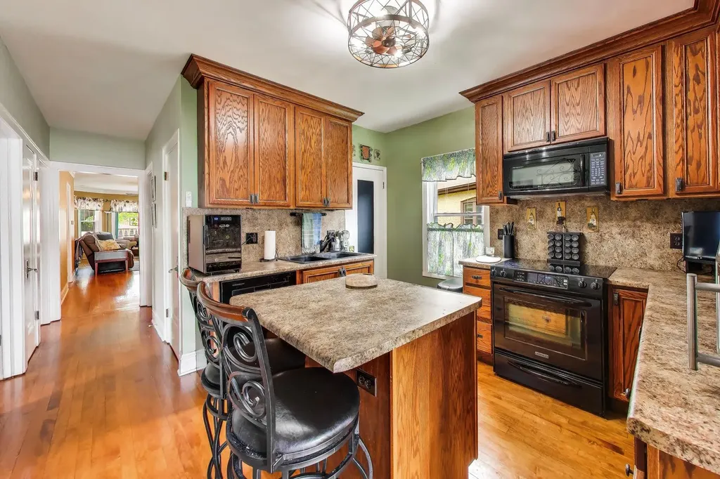 6732 West Rascher Avenue Chicago IL 60656