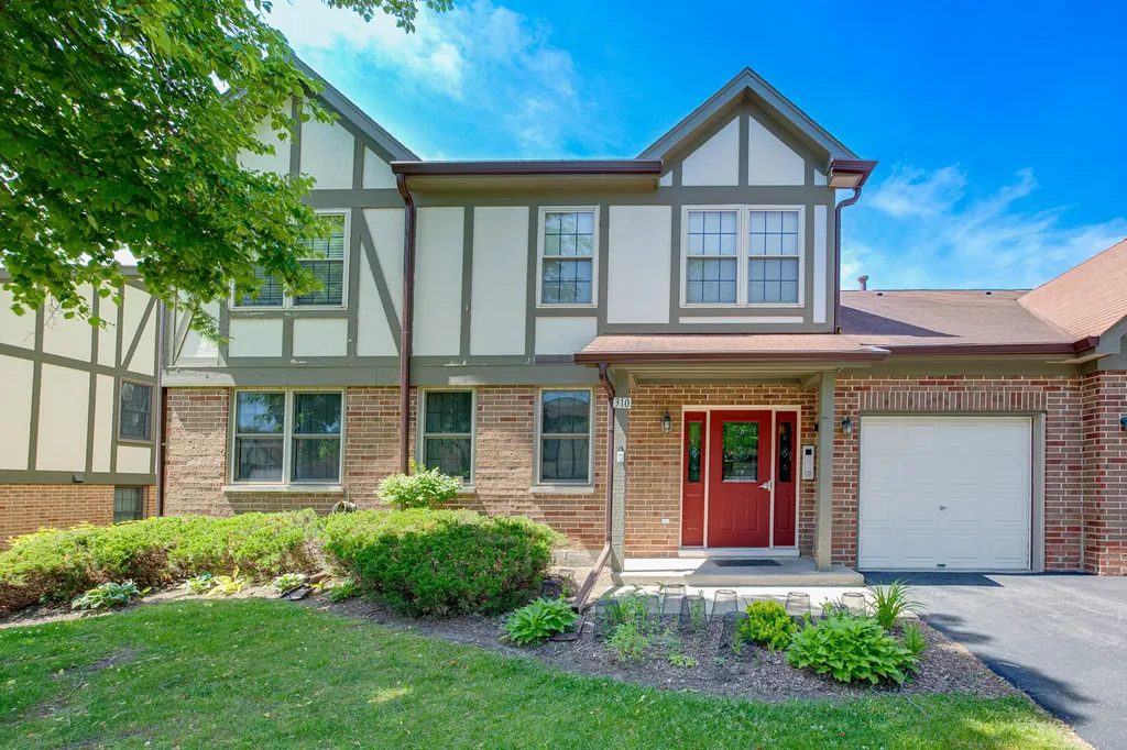 310 Carriage Way Bloomingdale IL 60108