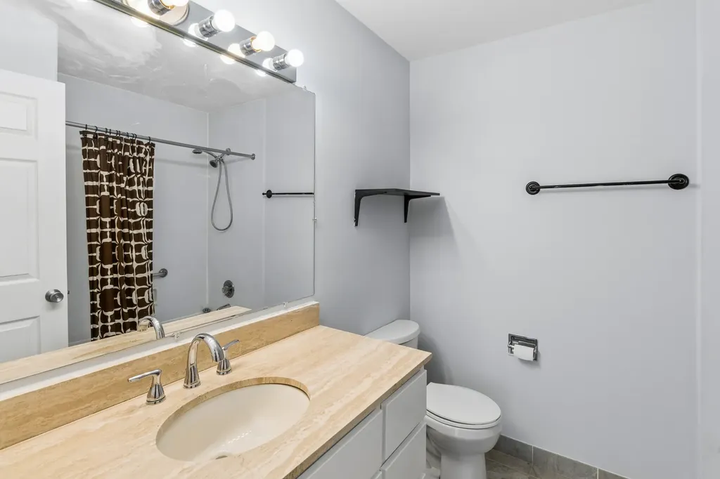 5450 Astor Lane Rolling Meadows IL 60008