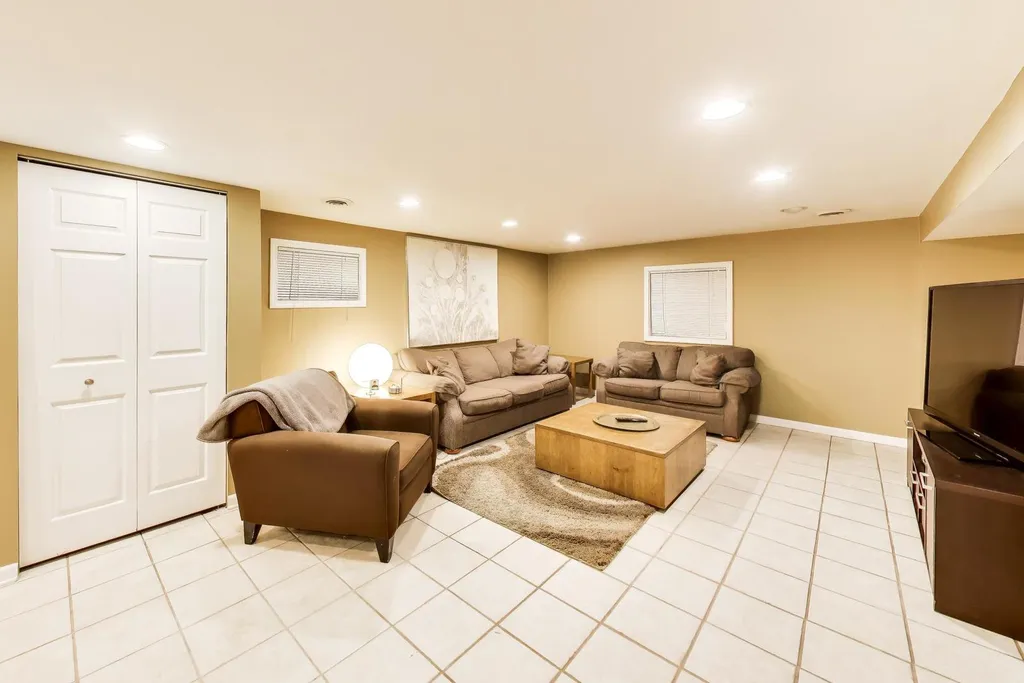 401 Collen Drive Lombard IL 60148