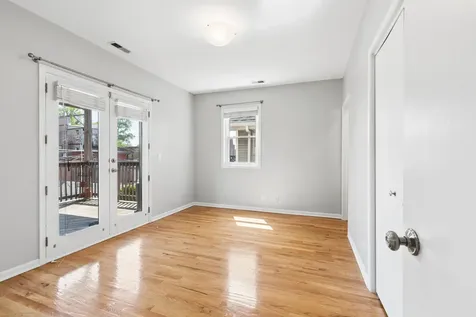 1535 West Oakdale Avenue Chicago IL 60657
