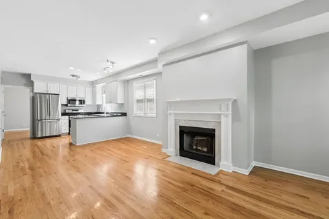 1535 West Oakdale Avenue Chicago IL 60657