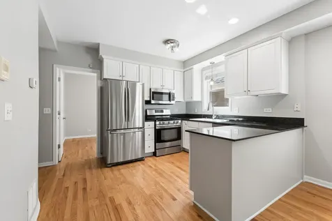 1535 West Oakdale Avenue Chicago IL 60657