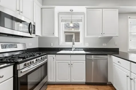 1535 West Oakdale Avenue Chicago IL 60657