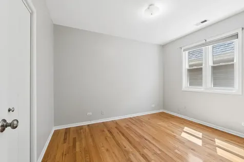 1535 West Oakdale Avenue Chicago IL 60657