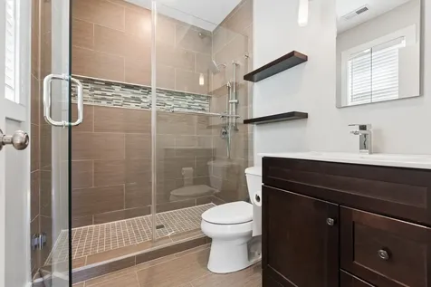 1535 West Oakdale Avenue Chicago IL 60657
