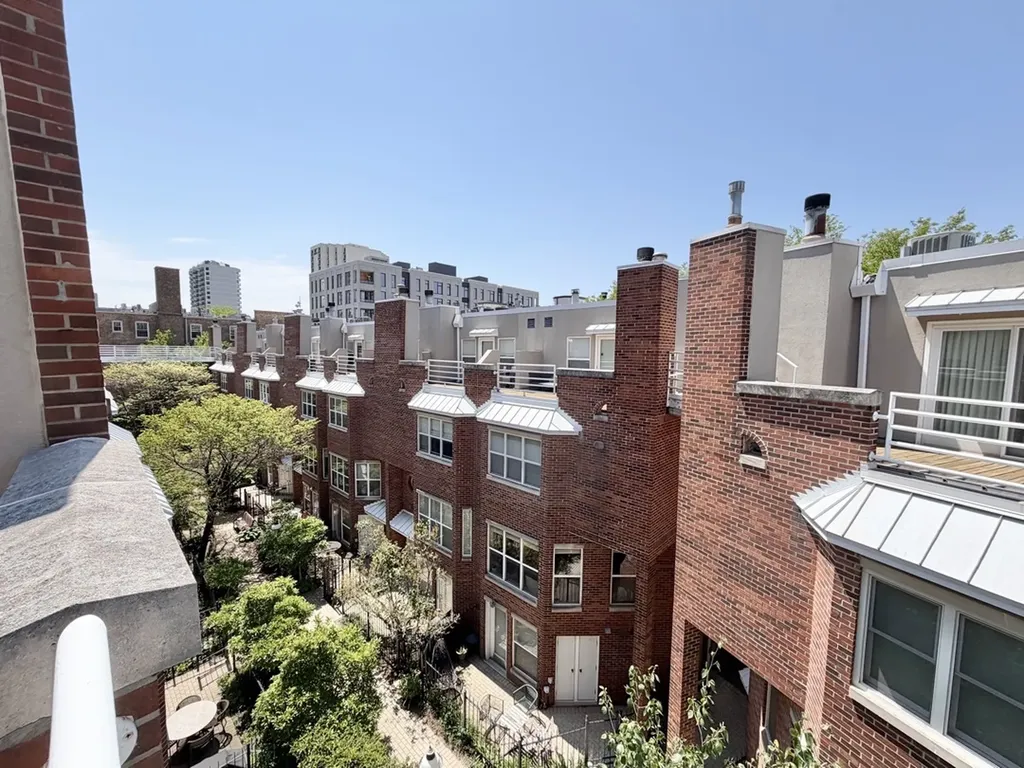 2717 North Lehmann Court Chicago IL 60614