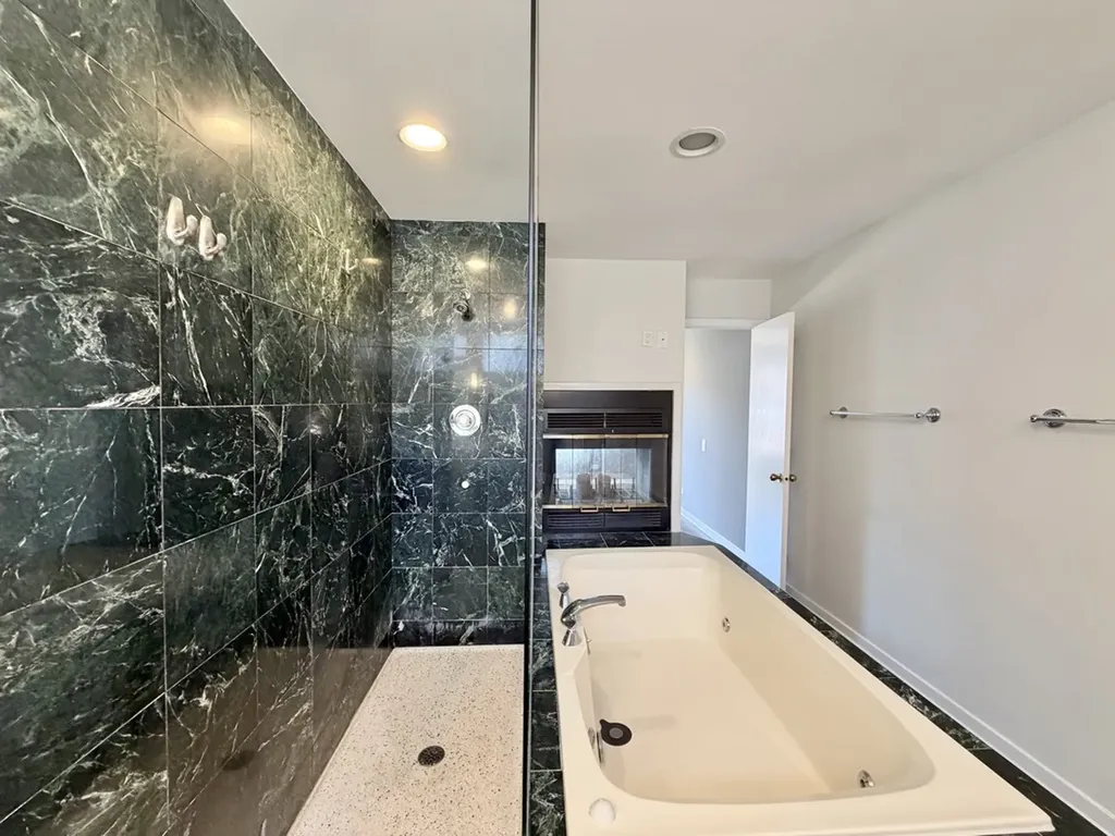 2717 North Lehmann Court Chicago IL 60614