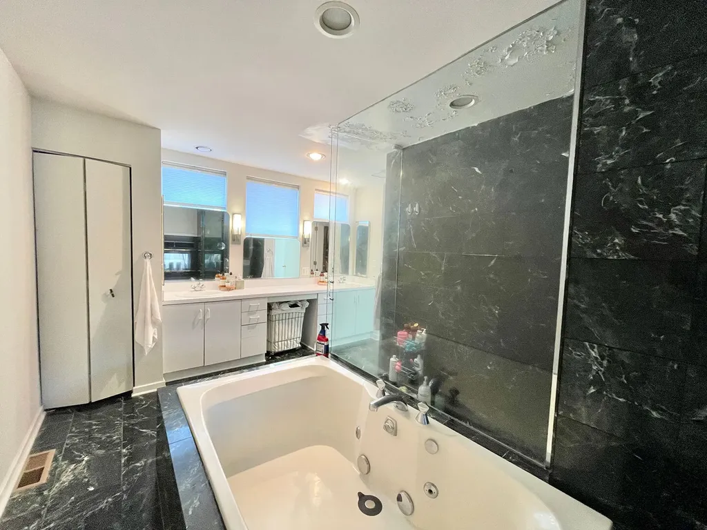 2717 North Lehmann Court Chicago IL 60614