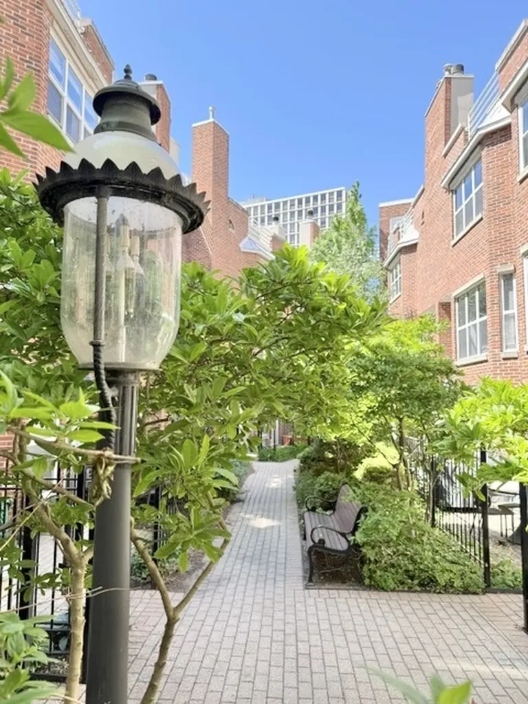 2717 North Lehmann Court Chicago IL 60614