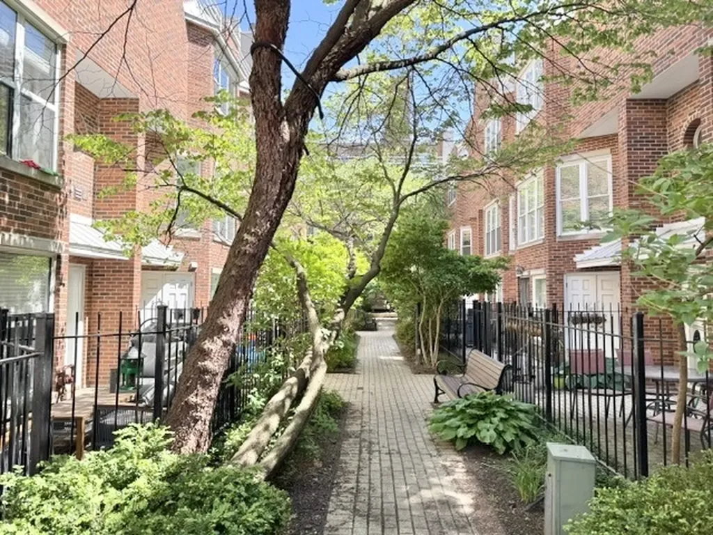 2717 North Lehmann Court Chicago IL 60614