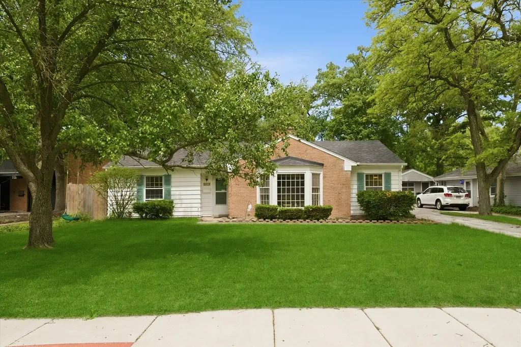 350 Oakwood Street Park Forest IL 60466