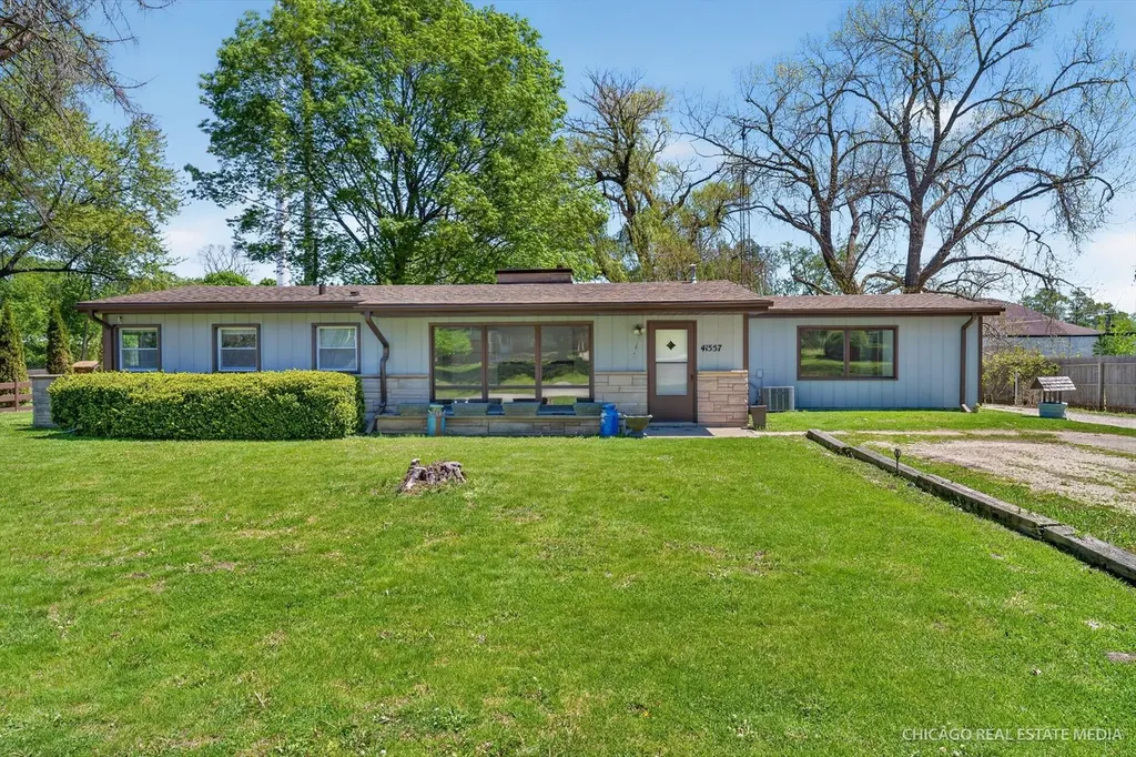 41557 North Illinois Street Zion IL 60099