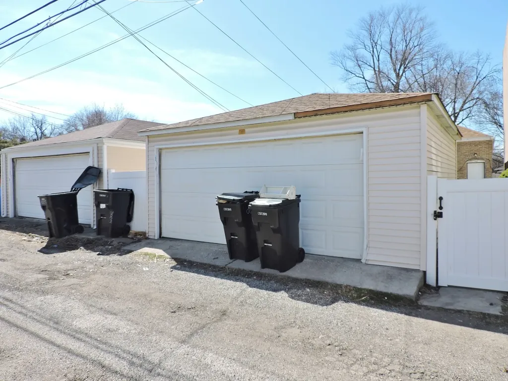 8005 South Campbell Avenue Chicago IL 60652