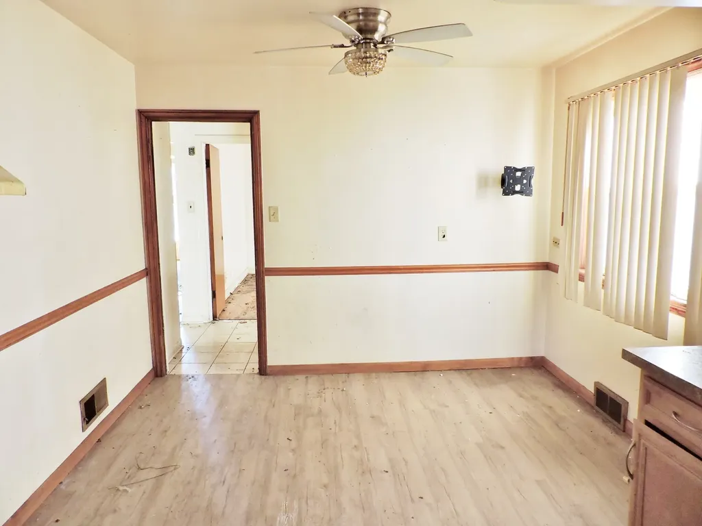 8005 South Campbell Avenue Chicago IL 60652