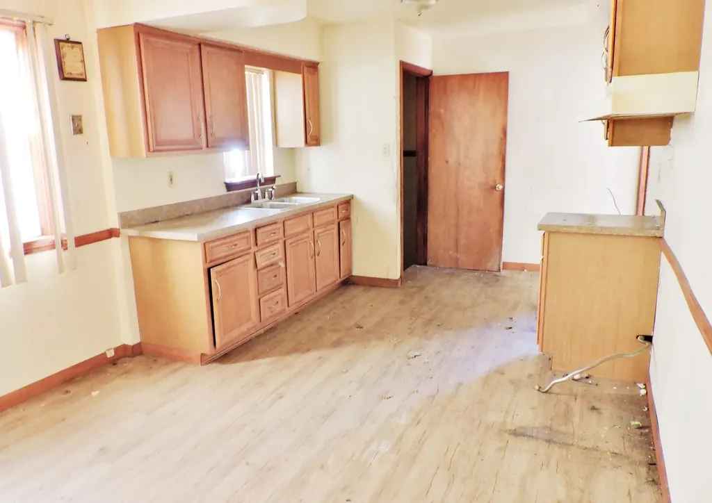 8005 South Campbell Avenue Chicago IL 60652