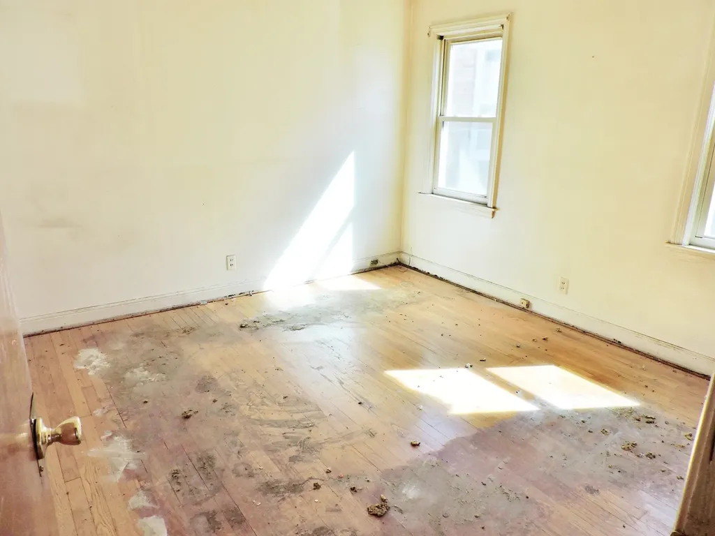 8005 South Campbell Avenue Chicago IL 60652