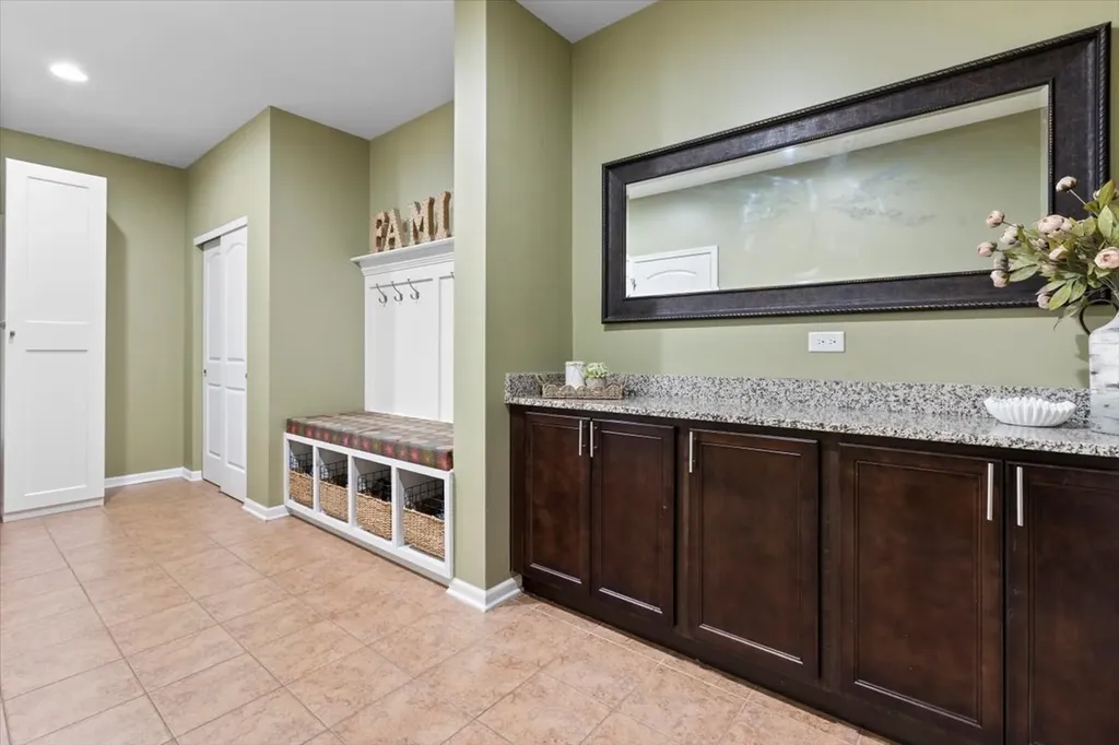 1516 Hartford Lane Woodridge IL 60517