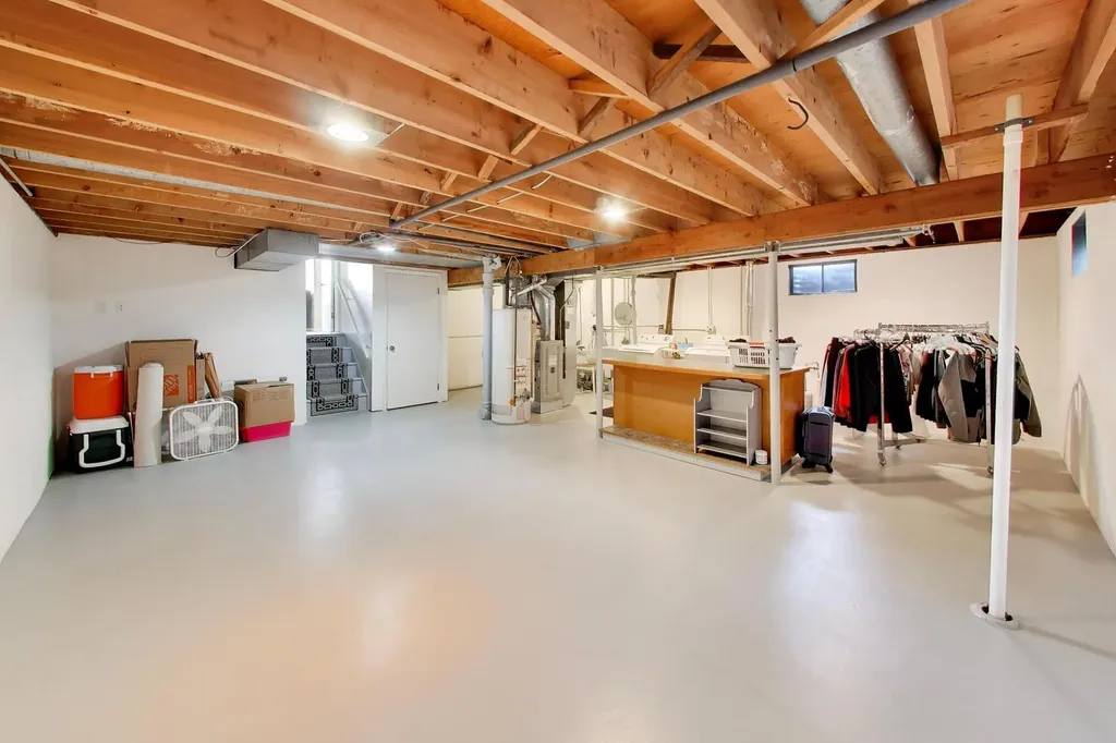1976 Robert Street Aurora IL 60506