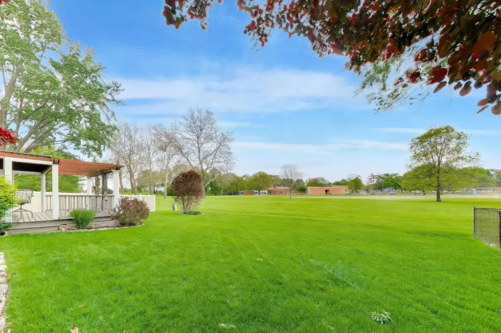 1976 Robert Street Aurora IL 60506
